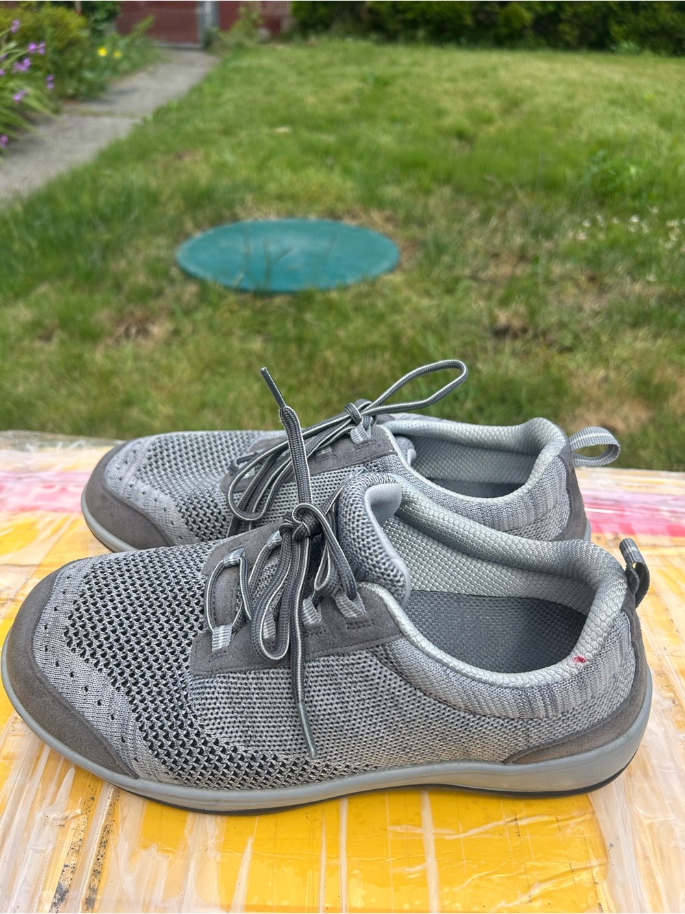 Orthofeet Women's Grey Knit Lace-Up Sneakers Lightweight Shoes Size 9(2E)
